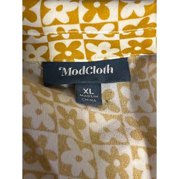 Modcloth Womens Yellow and White Floral Short Sleeve Button Down Shirt Size XL - Picture 7 of 10